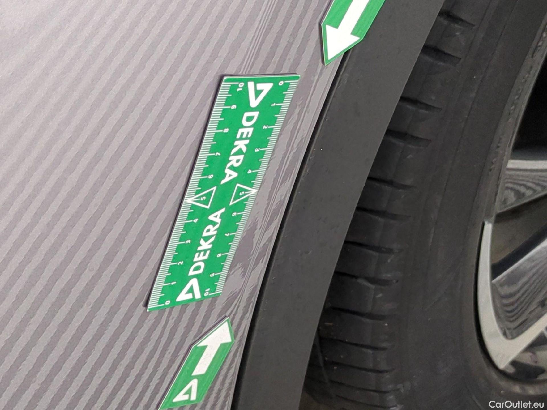  Toyota  C-HR TOYOTA  / 2016 / 5P / SUV 2.0 HYBRIDE 184 GRAPHIC #26