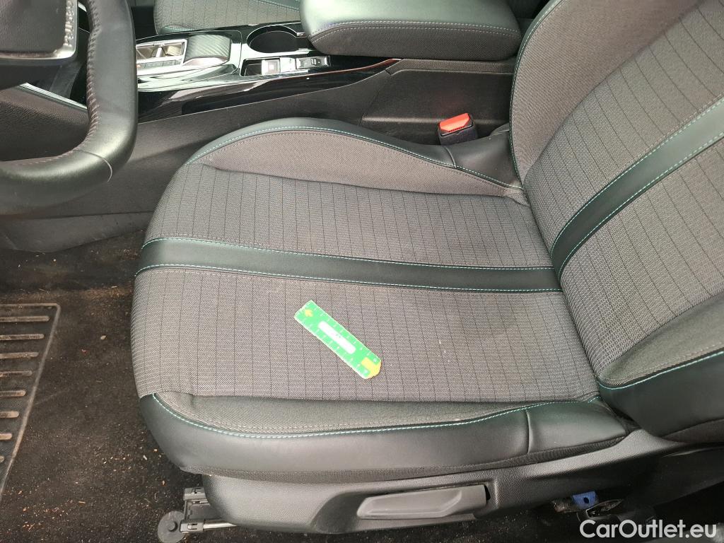  Peugeot  2008  Allure 1.2 PureTech 130CV BVA8 E6d #45