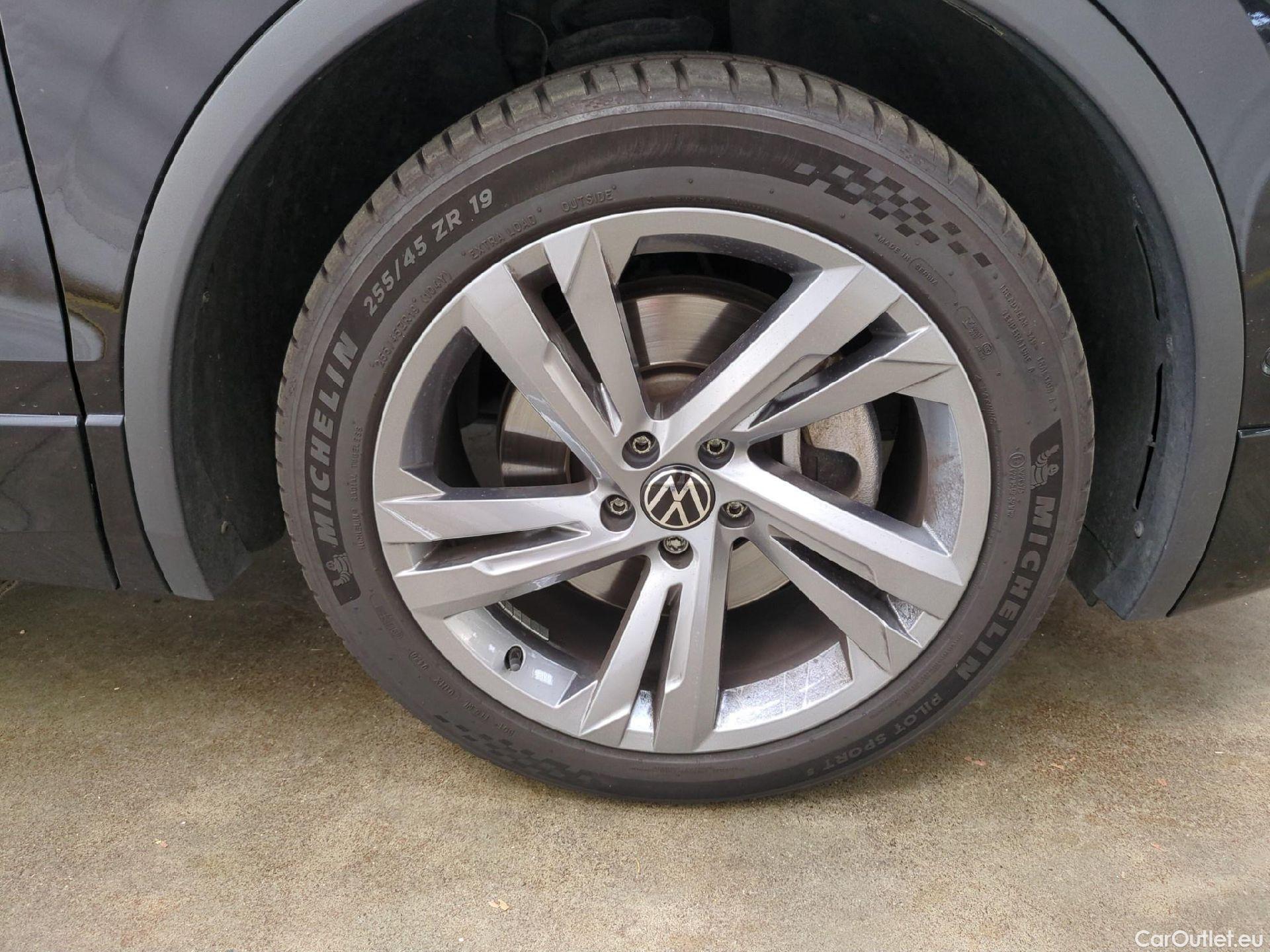  Volkswagen  Tiguan VOLKSWAGEN  / 2020 / 5P / SUV 1.4 eHybrid 245 DSG6 R-Line #17