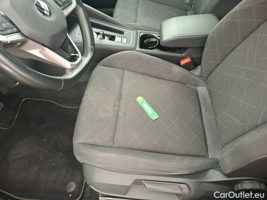  Volkswagen  Golf  VIII SW Life Business 2.0 TDI 115CV BVA7 E6d #19