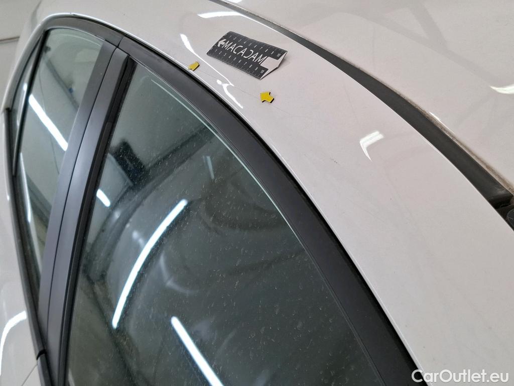  Toyota  Corolla  / 2018 / 5P / Berline Hybride 122h Dynamic Business Stage Acad / TRANSFO VP/VF #19