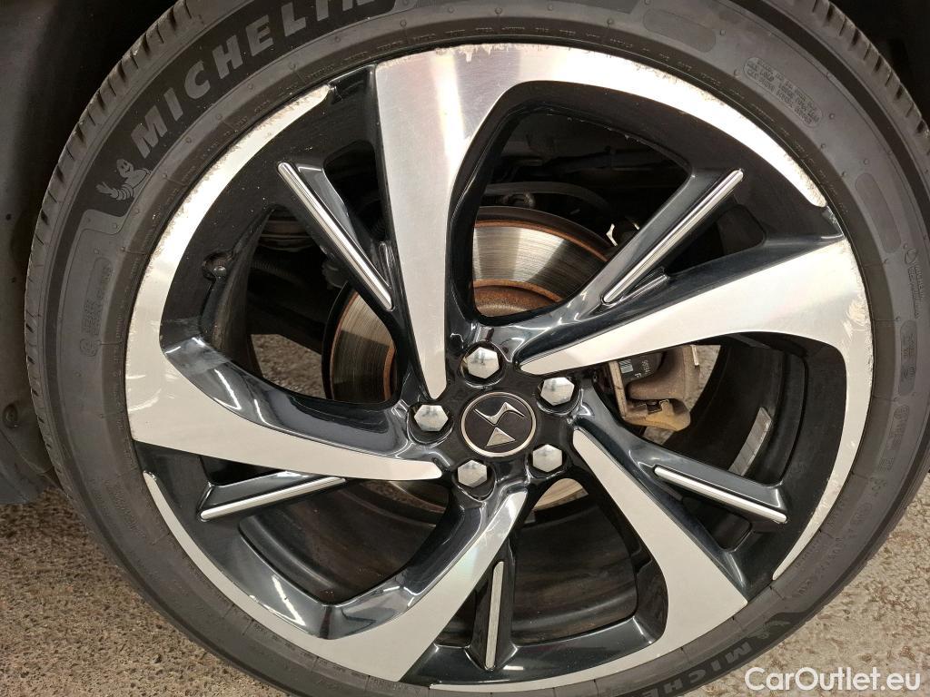  DS  DS7 DS DS 7 Crossback / 2017 / 5P / SUV E-TENSE 4x4 300 RIVOLI #82