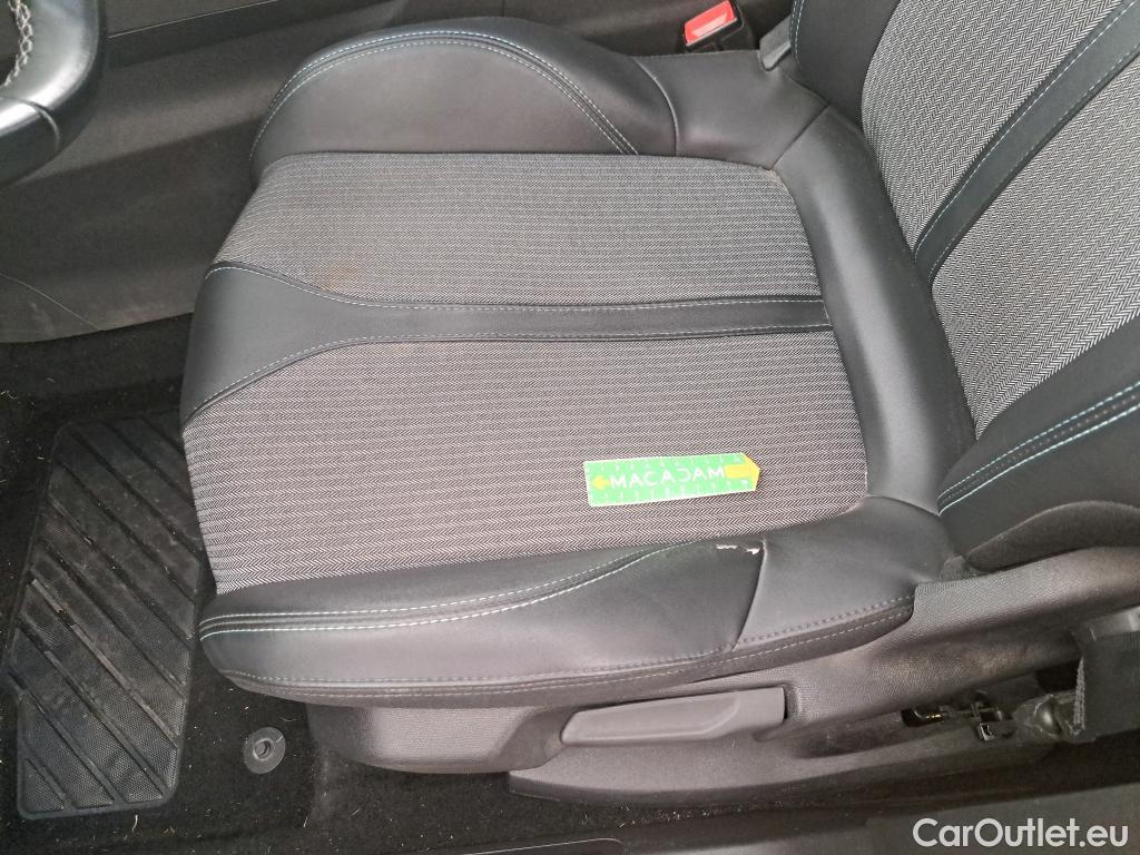  Peugeot  3008  II Allure Pack 1.2 PureTech 130CV BVA8 E6d #1