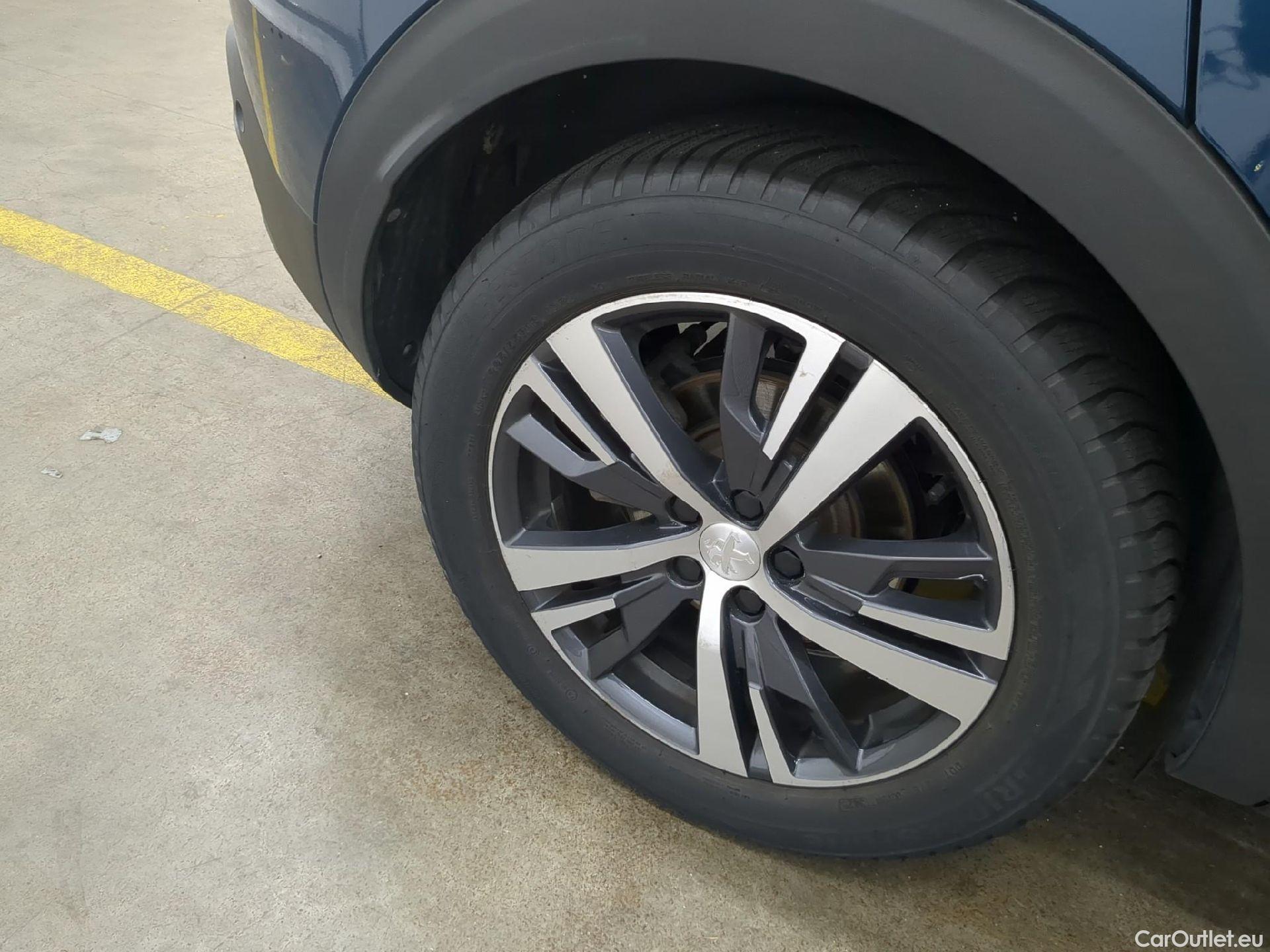  Peugeot  3008 PEUGEOT  / 2020 / 5P / SUV 1.6 HYBRID 225 E-EAT8 Allure #17