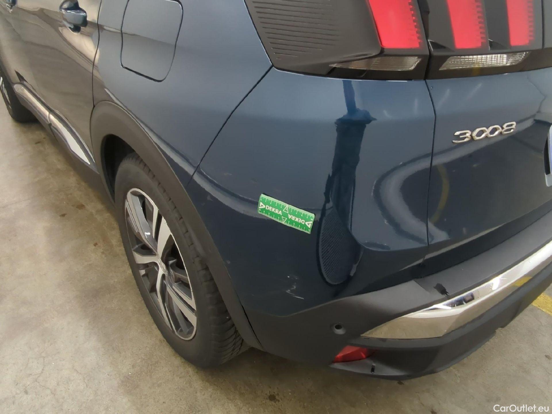  Peugeot  3008 PEUGEOT  / 2020 / 5P / SUV 1.6 HYBRID 225 E-EAT8 Allure #32