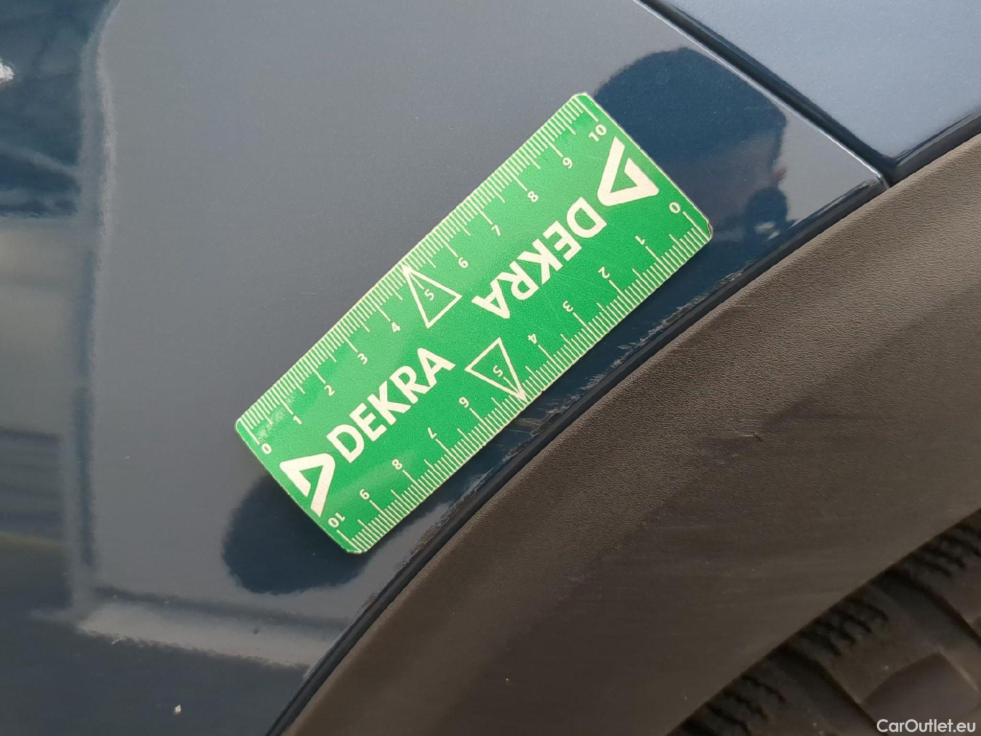  Peugeot  3008 PEUGEOT  / 2020 / 5P / SUV 1.6 HYBRID 225 E-EAT8 Allure #26