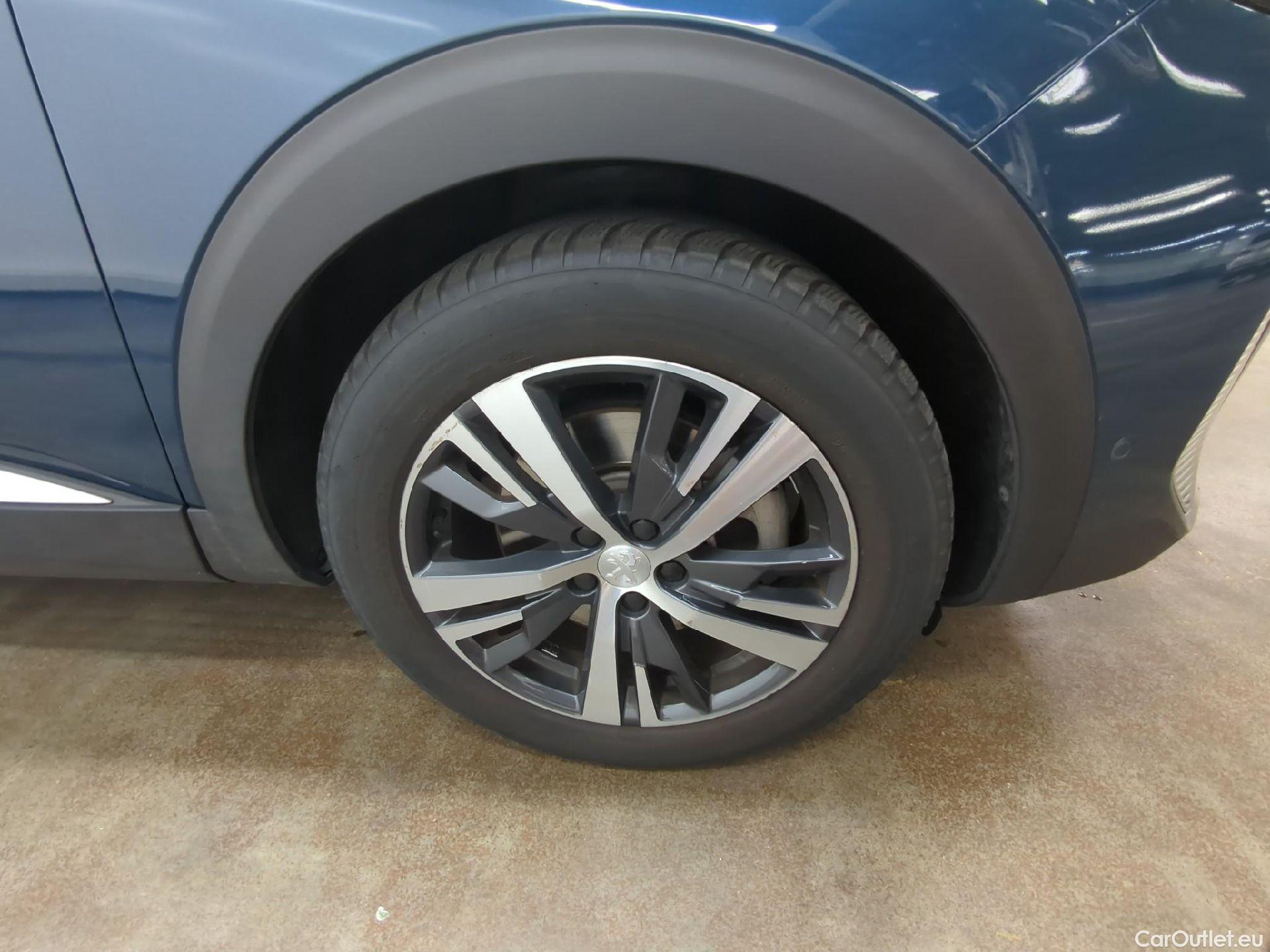  Peugeot  3008 PEUGEOT  / 2020 / 5P / SUV 1.6 HYBRID 225 E-EAT8 Allure #6