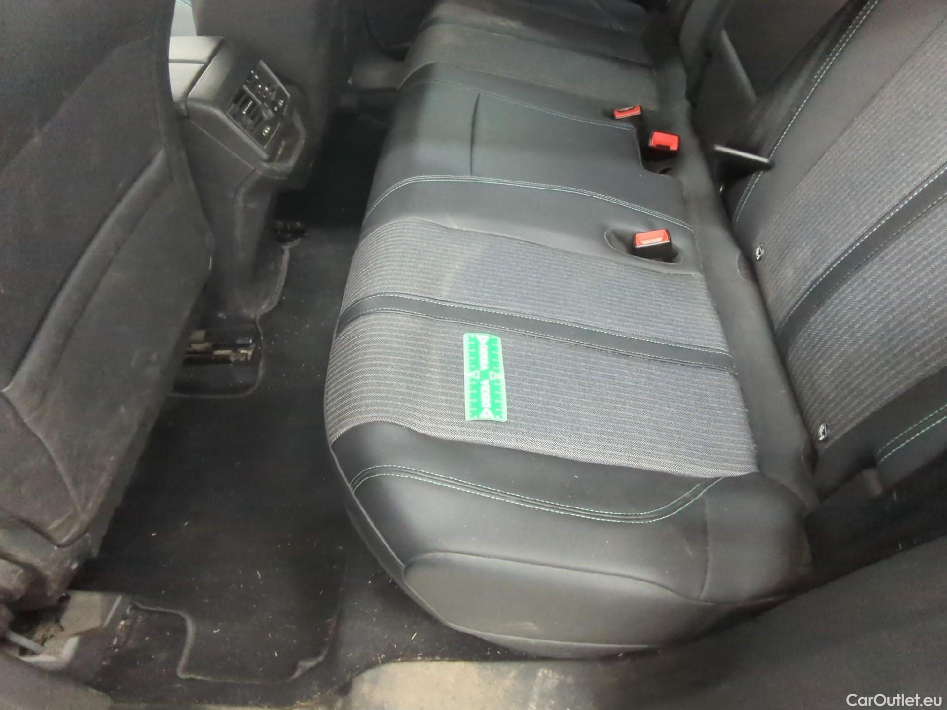  Peugeot  3008 PEUGEOT  / 2020 / 5P / SUV 1.6 HYBRID 225 E-EAT8 Allure #10