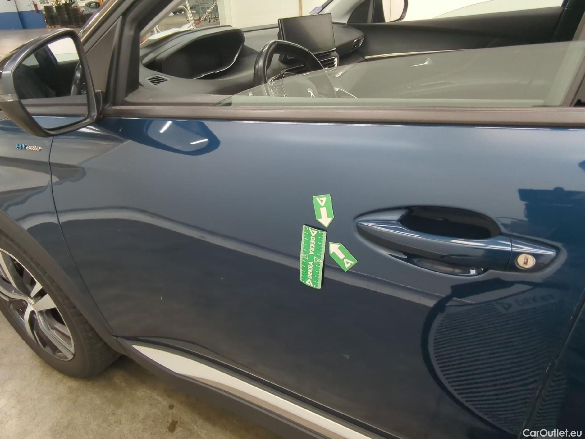  Peugeot  3008 PEUGEOT  / 2020 / 5P / SUV 1.6 HYBRID 225 E-EAT8 Allure #28