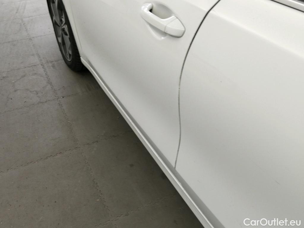  KIA  Cee'd KIA Ceed / 2018 / 5P / berlina con portón 1.6 MHEV 100kW (136CV) Tech DCT #3