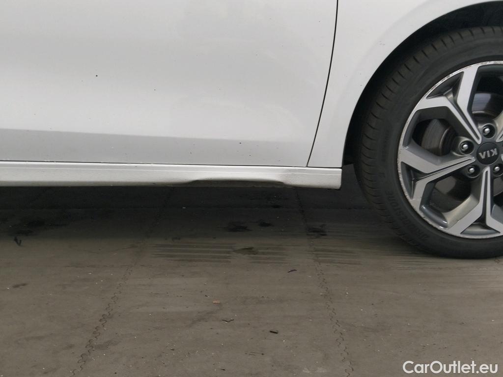  KIA  Cee'd KIA Ceed / 2018 / 5P / berlina con portón 1.6 MHEV 100kW (136CV) Tech DCT #1