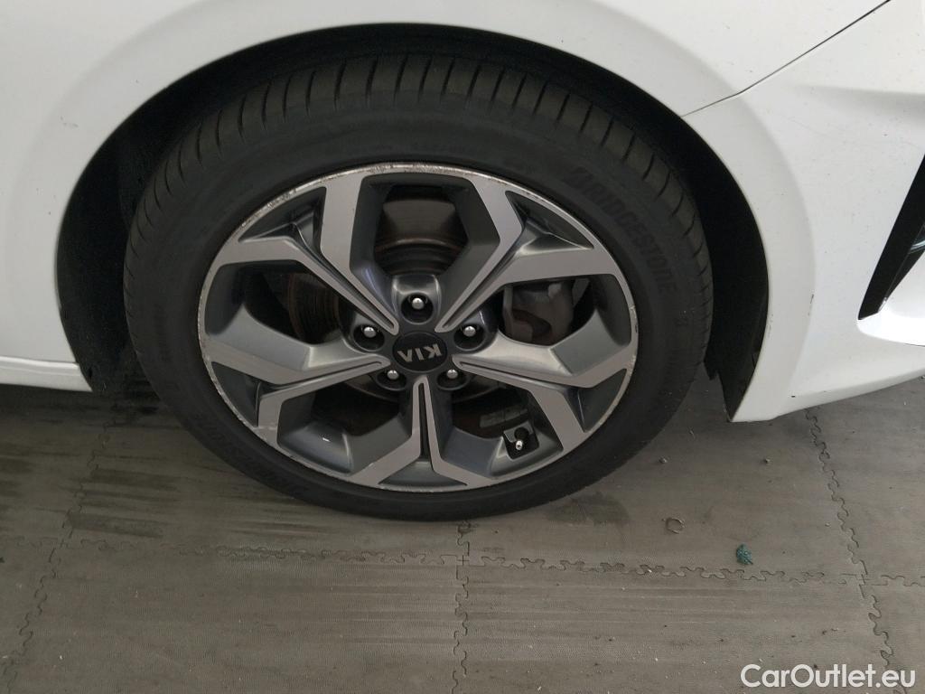  KIA  Cee'd KIA Ceed / 2018 / 5P / berlina con portón 1.6 MHEV 100kW (136CV) Tech DCT #7