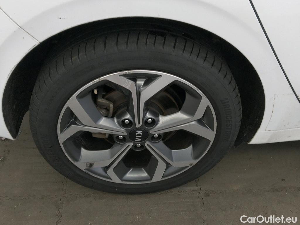  KIA  Cee'd KIA Ceed / 2018 / 5P / berlina con portón 1.6 MHEV 100kW (136CV) Tech DCT #9