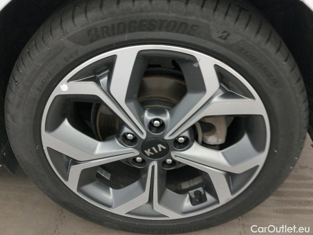  KIA  Cee'd KIA Ceed / 2018 / 5P / berlina con portón 1.6 MHEV 100kW (136CV) Tech DCT #24