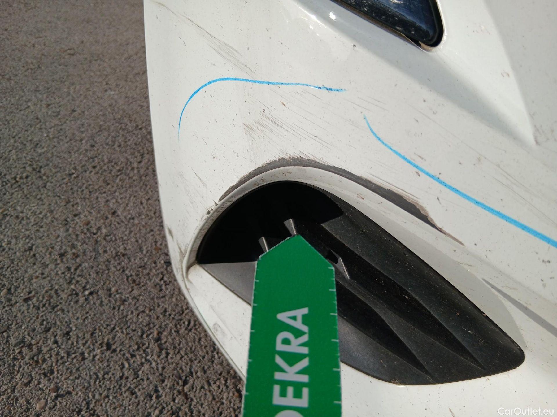  Renault  Clio RENAULT  / 2019 / 5P / berlina con portón Equilibre Blue dCi 74kW (100CV) #5
