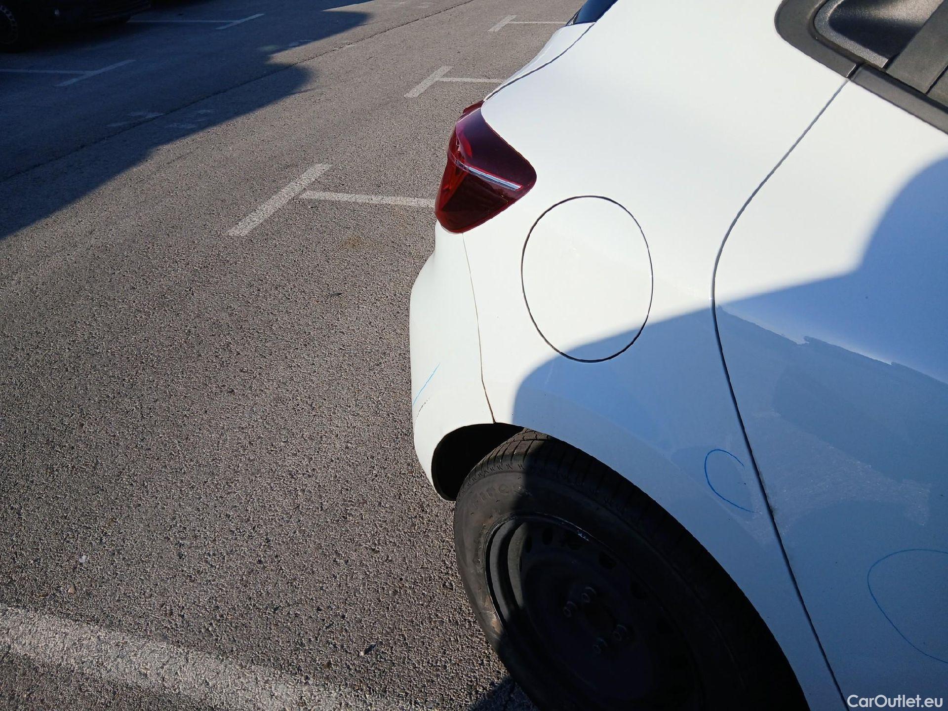  Renault  Clio RENAULT  / 2019 / 5P / berlina con portón Equilibre Blue dCi 74kW (100CV) #33