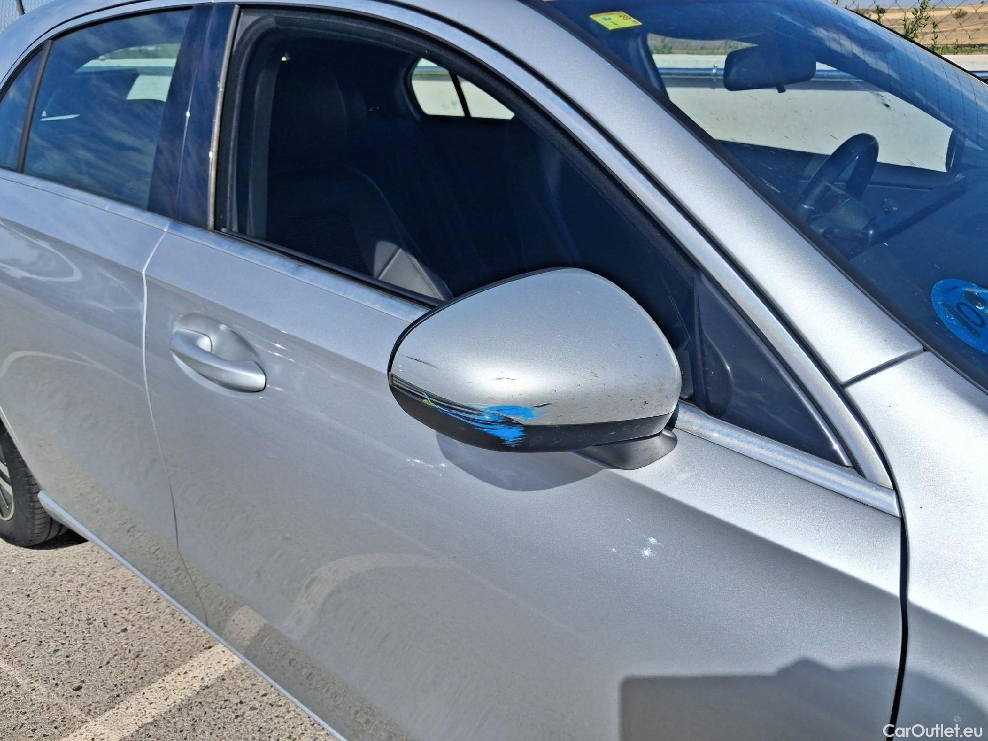  Mercedes  A-Klasse MERCEDES-BENZ Clase A / 2018 / 5P / berlina con portón A 250 e #28
