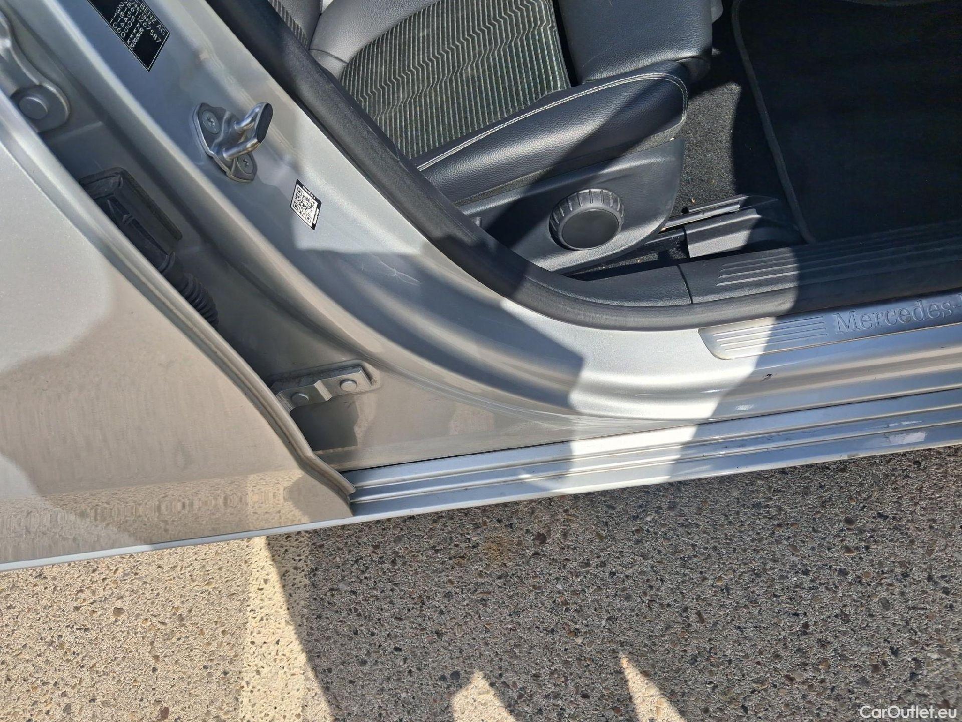  Mercedes  A-Klasse MERCEDES-BENZ Clase A / 2018 / 5P / berlina con portón A 250 e #30