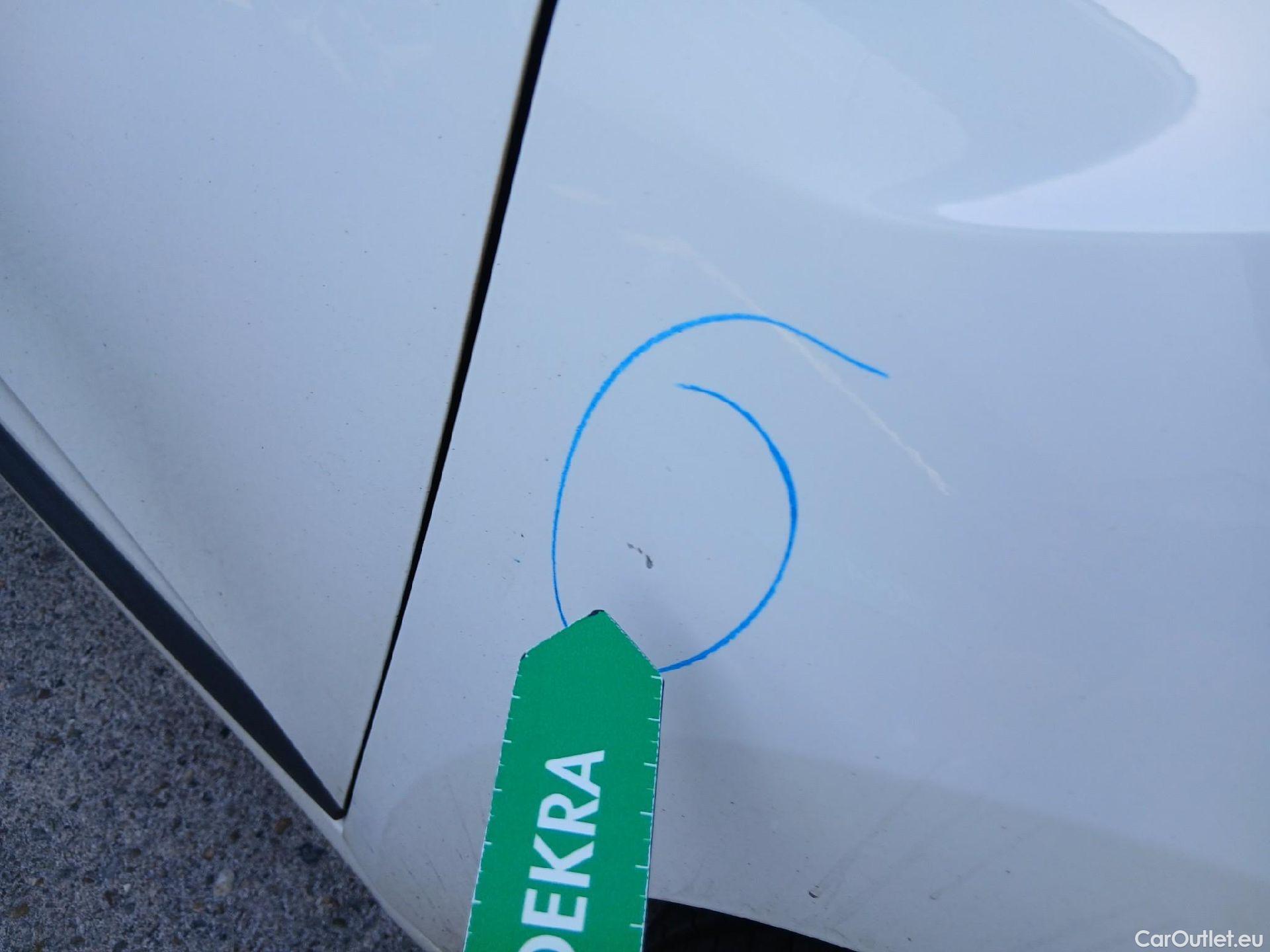  Renault  Clio RENAULT  / 2019 / 5P / berlina con portón Equilibre Blue dCi 74kW (100CV) #44