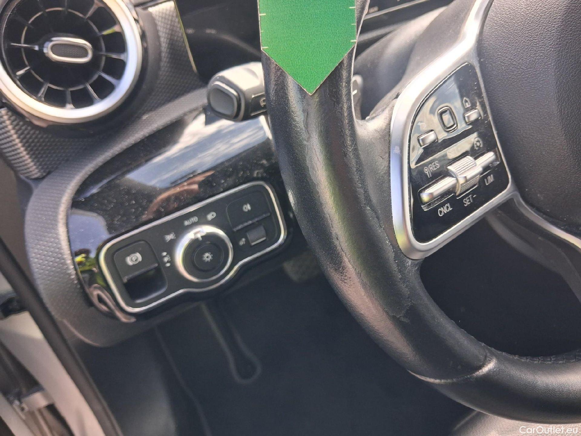  Mercedes  A-Klasse MERCEDES-BENZ Clase A / 2018 / 5P / berlina con portón A 250 e #1