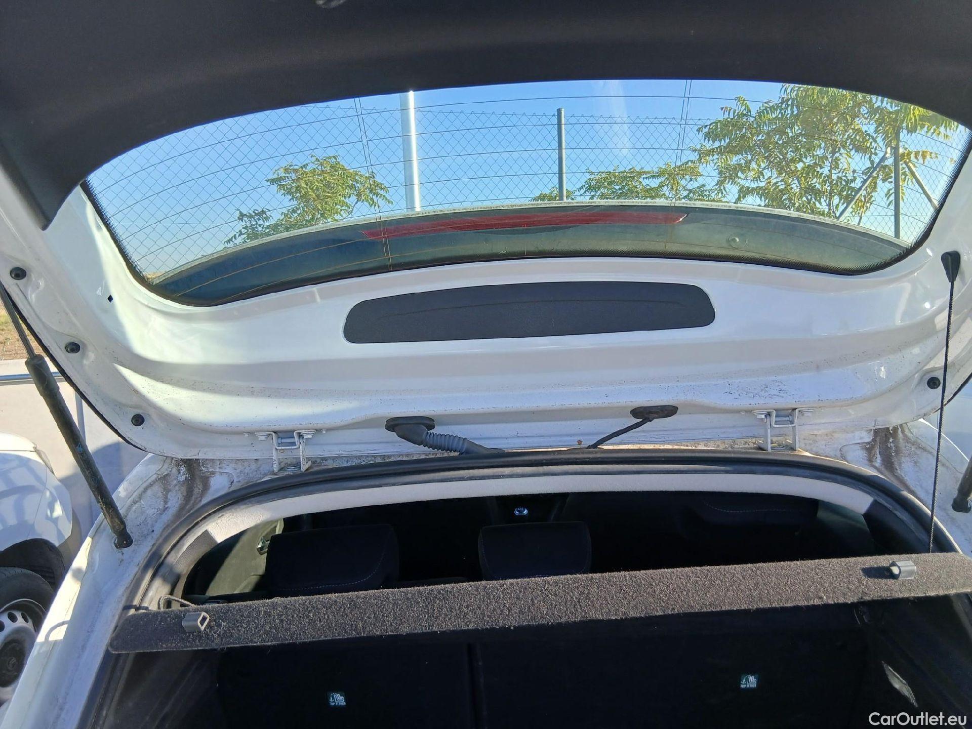 Renault  Clio RENAULT  / 2019 / 5P / berlina con portón Equilibre Blue dCi 74kW (100CV) #29