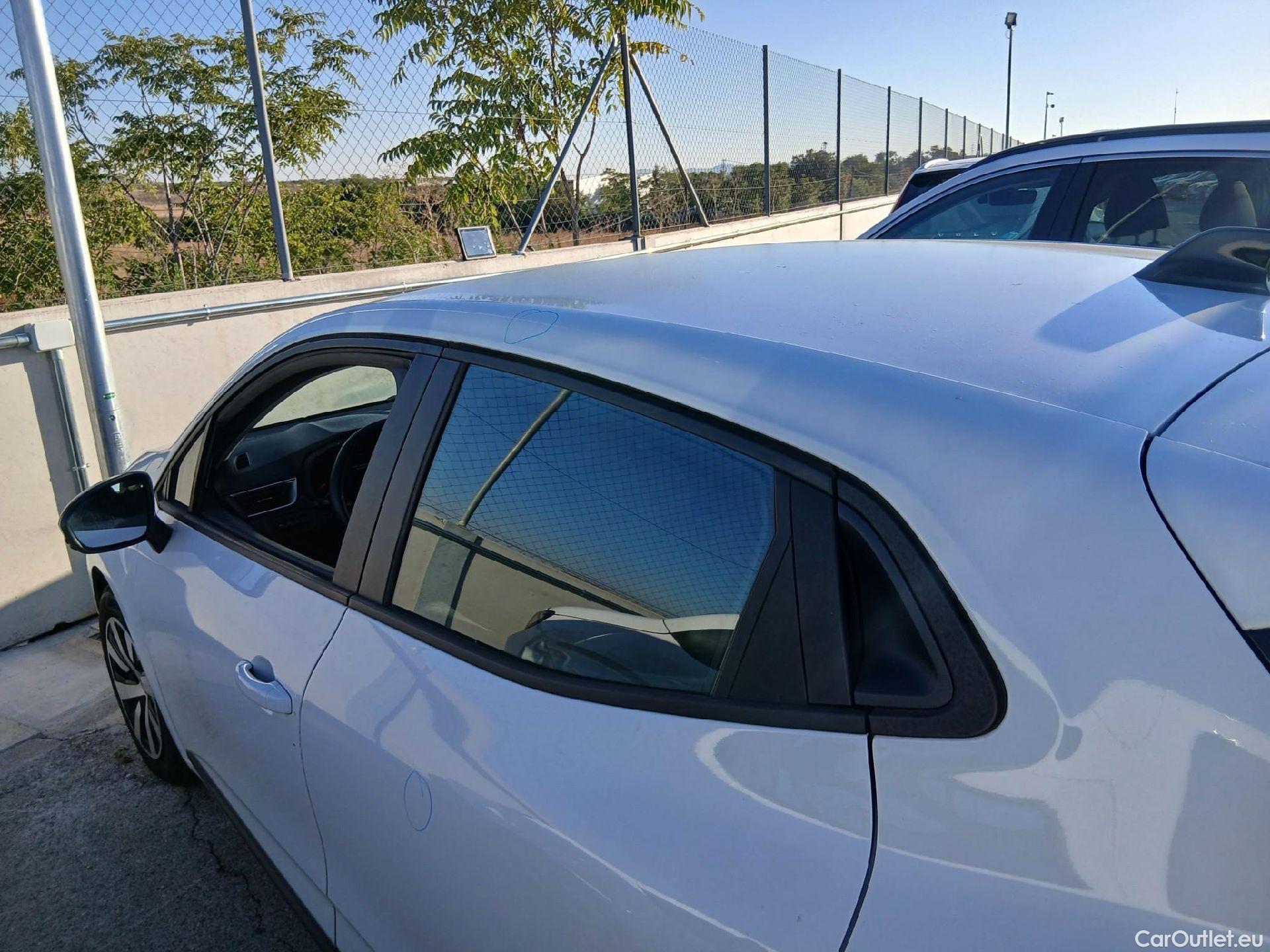  Renault  Clio RENAULT  / 2019 / 5P / berlina con portón Equilibre Blue dCi 74kW (100CV) #21