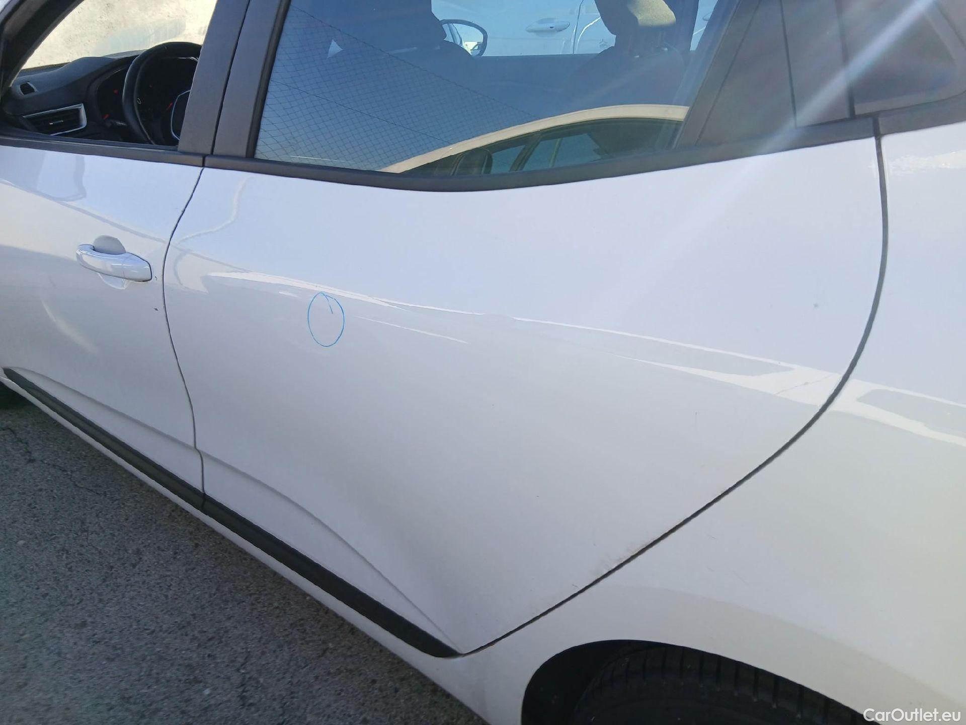  Renault  Clio RENAULT  / 2019 / 5P / berlina con portón Equilibre Blue dCi 74kW (100CV) #13
