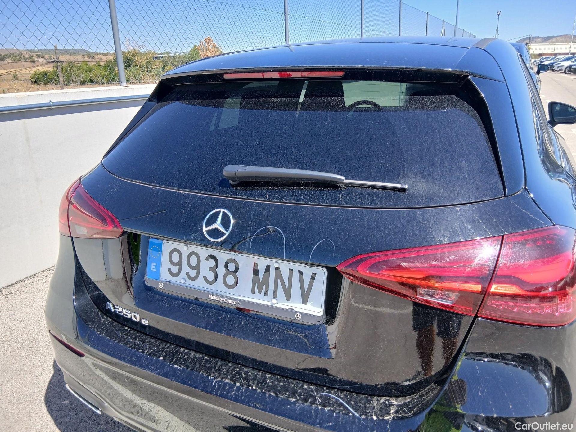  Mercedes  A-Klasse MERCEDES-BENZ Clase A / 2022 / 5P / berlina con portón A 250 e #44
