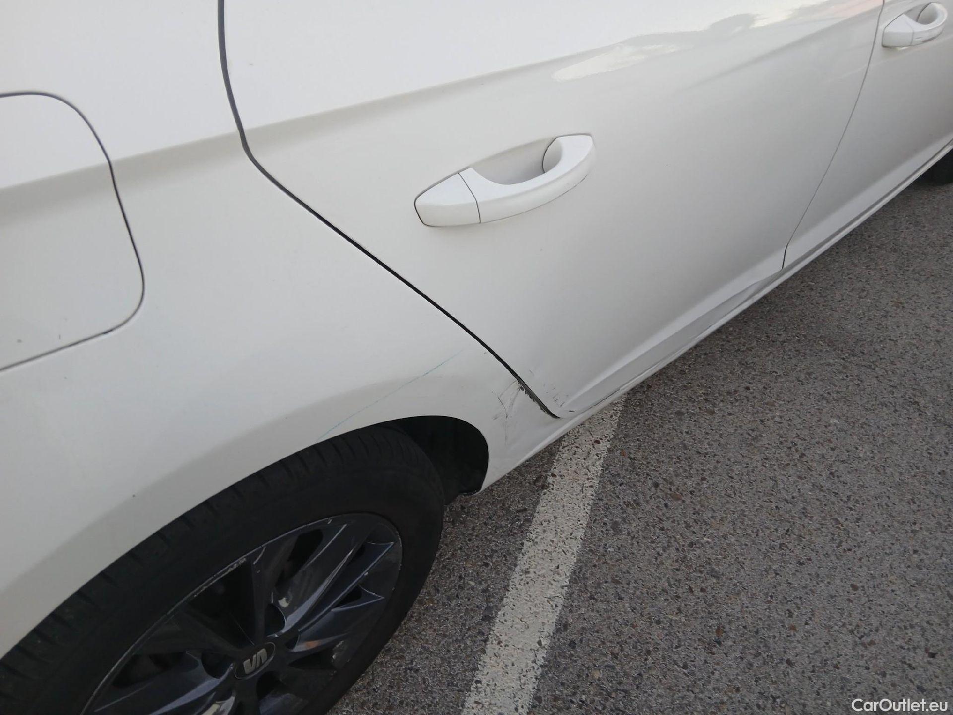  Seat  Leon SEAT León / 2016 / 5P / berlina con portón 1.6 TDI 85kW S&S Style Visio Ed Nav (AC) #27
