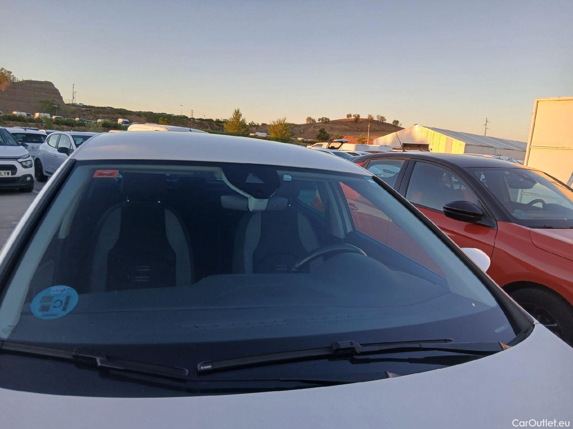  Seat  Leon SEAT León / 2016 / 5P / berlina con portón 1.6 TDI 85kW S&S Style Visio Ed Nav (AC) #12