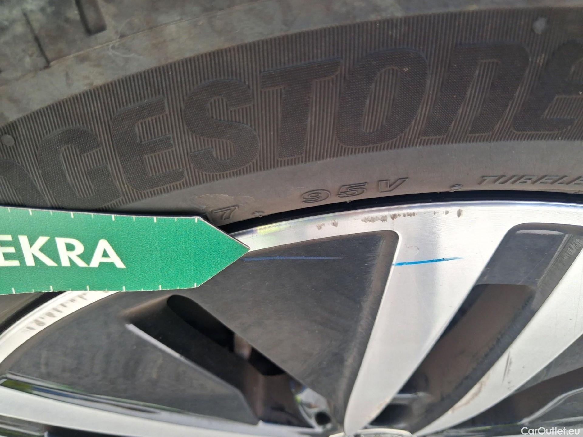  Mercedes  A-Klasse MERCEDES-BENZ Clase A / 2018 / 5P / berlina con portón A 250 e #17