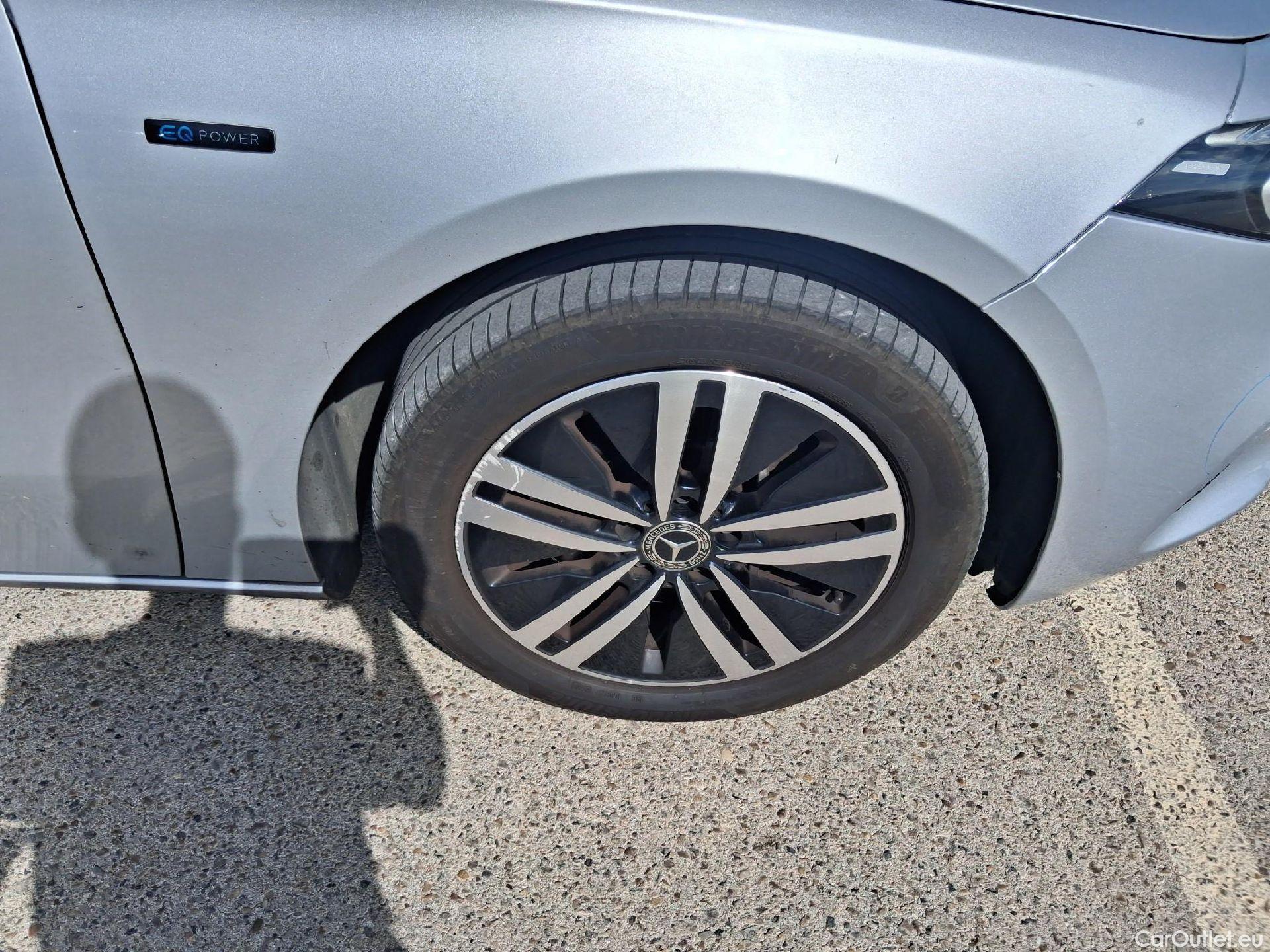 Mercedes  A-Klasse MERCEDES-BENZ Clase A / 2018 / 5P / berlina con portón A 250 e #26
