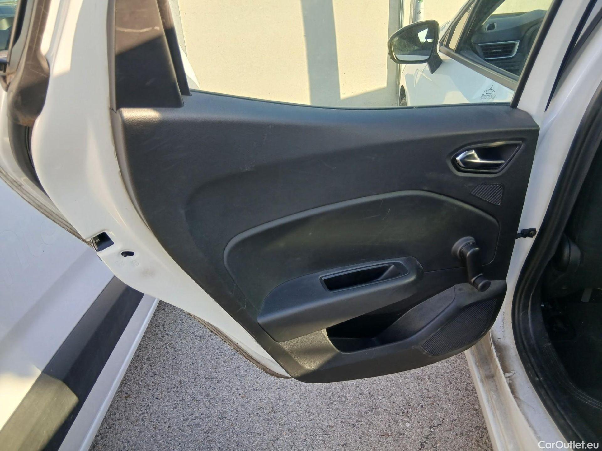  Renault  Clio RENAULT  / 2019 / 5P / berlina con portón Equilibre Blue dCi 74kW (100CV) #20