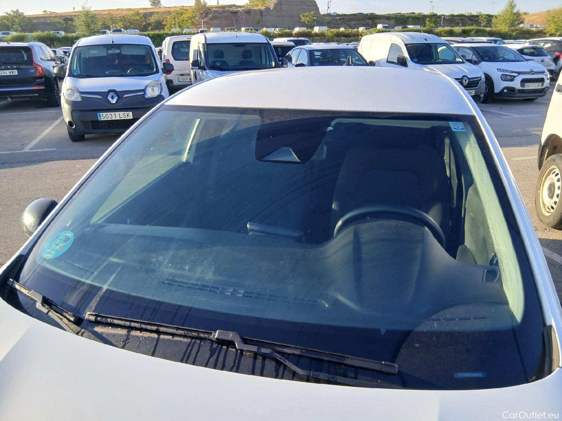  Renault  Clio RENAULT  / 2019 / 5P / berlina con portón Equilibre Blue dCi 74kW (100CV) #1