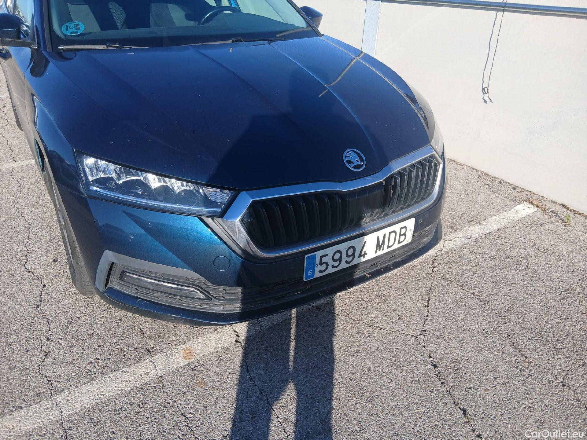  Skoda  Octavia SKODA  / 2020 / 5P / familiar Combi 2.0 TDI 85kW(115CV) DSG Ambition #17