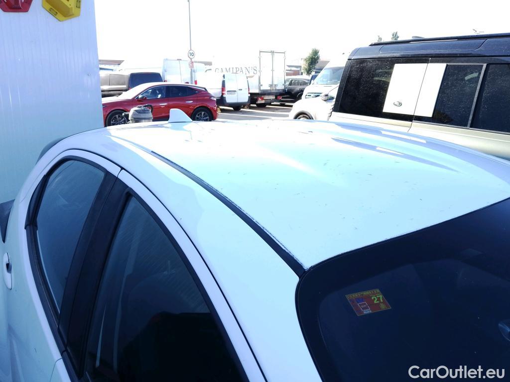  Toyota  Yaris TOYOTA  / 2020 / 5P / berlina con portón 1.5 120H Business Plus #9