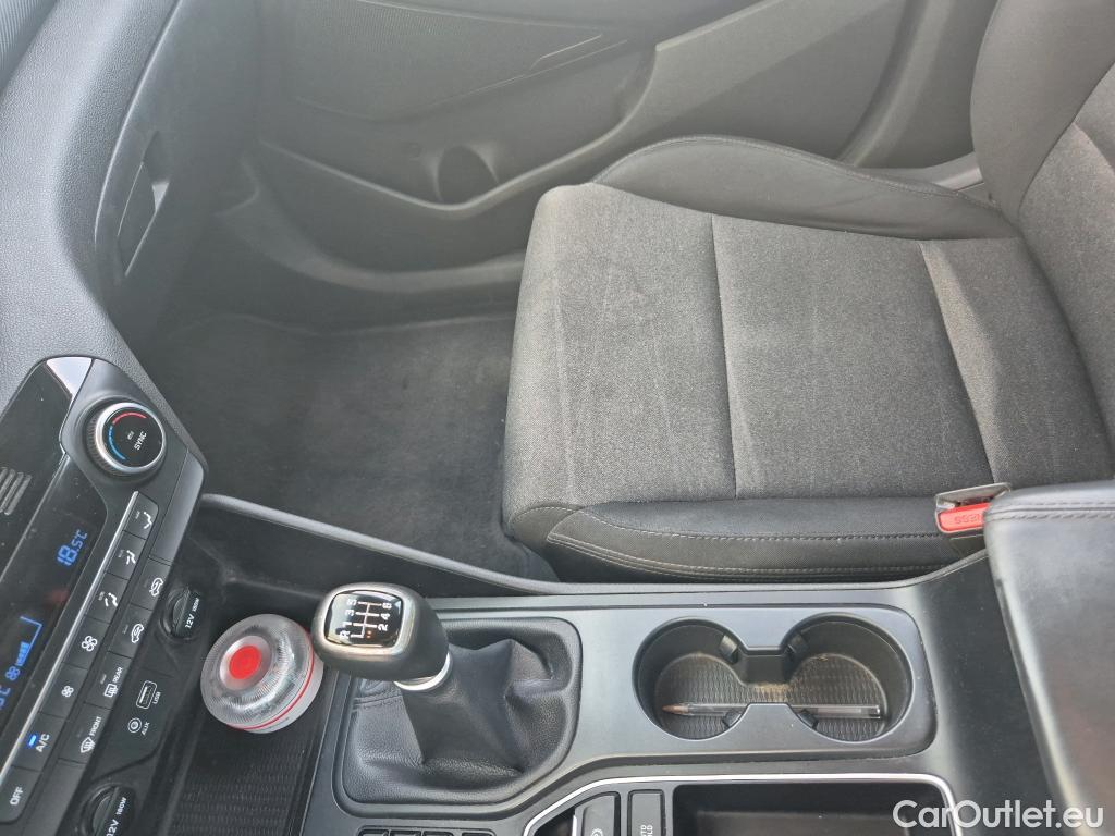  Hyundai  Tucson HYUNDAI  / 2018 / 5P / todoterreno 1.6 CRDI 85kW (116CV) 48V SLE 4X2(SP)(SL) #42