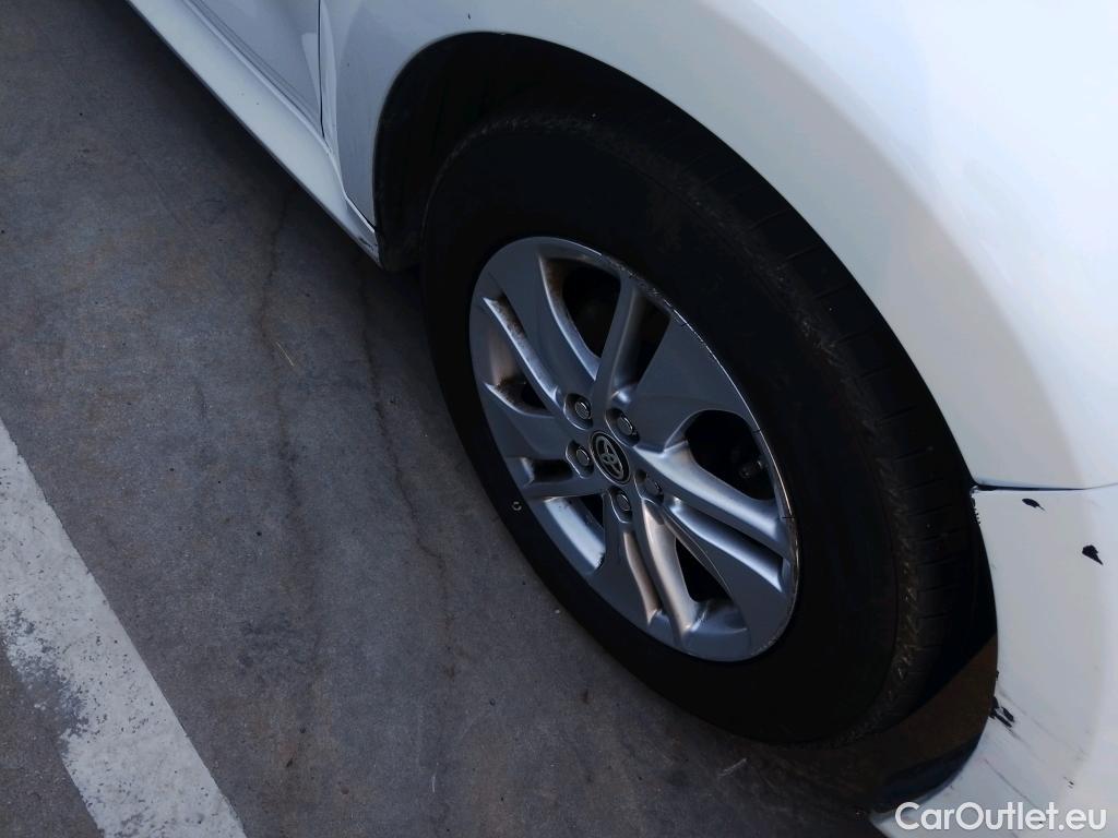  Toyota  Yaris TOYOTA  / 2020 / 5P / berlina con portón 1.5 120H Business Plus #41