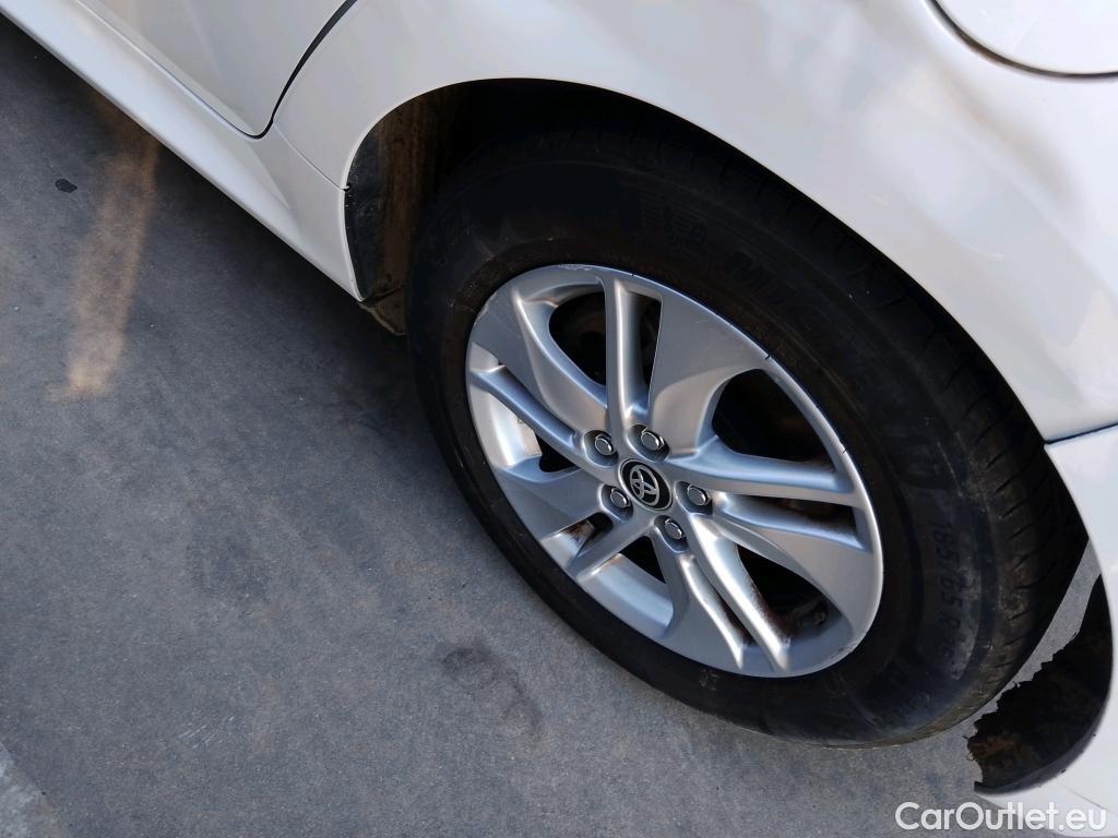 Toyota  Yaris TOYOTA  / 2020 / 5P / berlina con portón 1.5 120H Business Plus #43