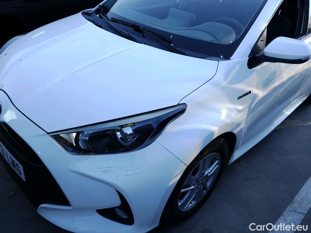  Toyota  Yaris TOYOTA  / 2020 / 5P / berlina con portón 1.5 120H Business Plus #7
