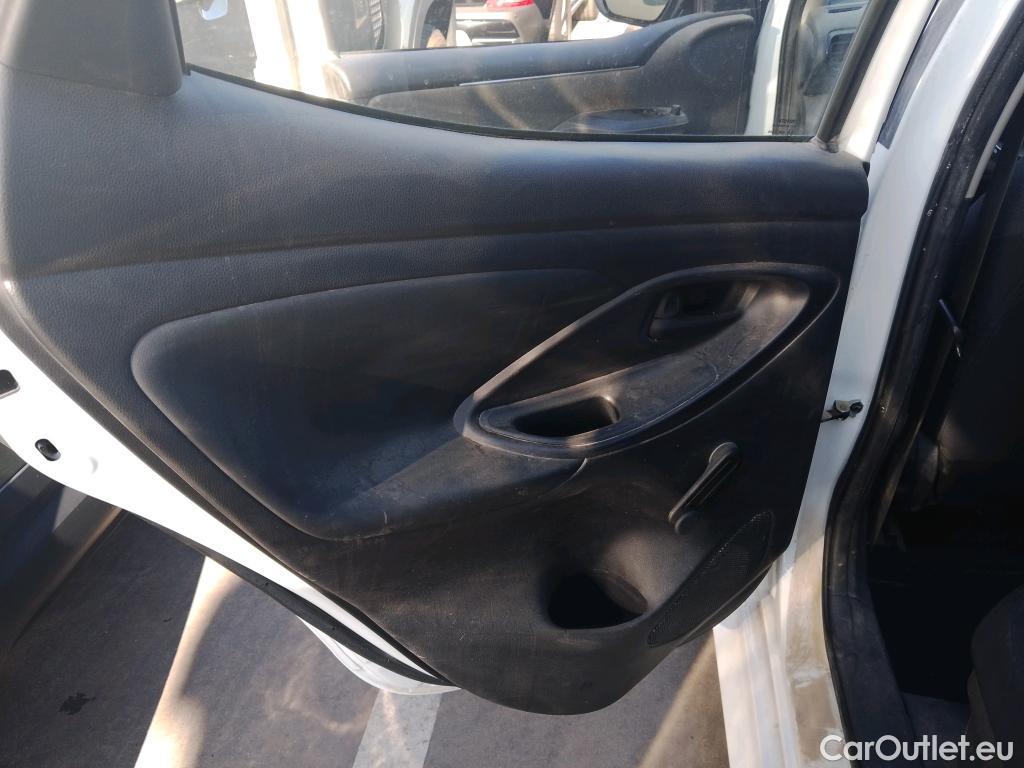  Toyota  Yaris TOYOTA  / 2020 / 5P / berlina con portón 1.5 120H Business Plus #45