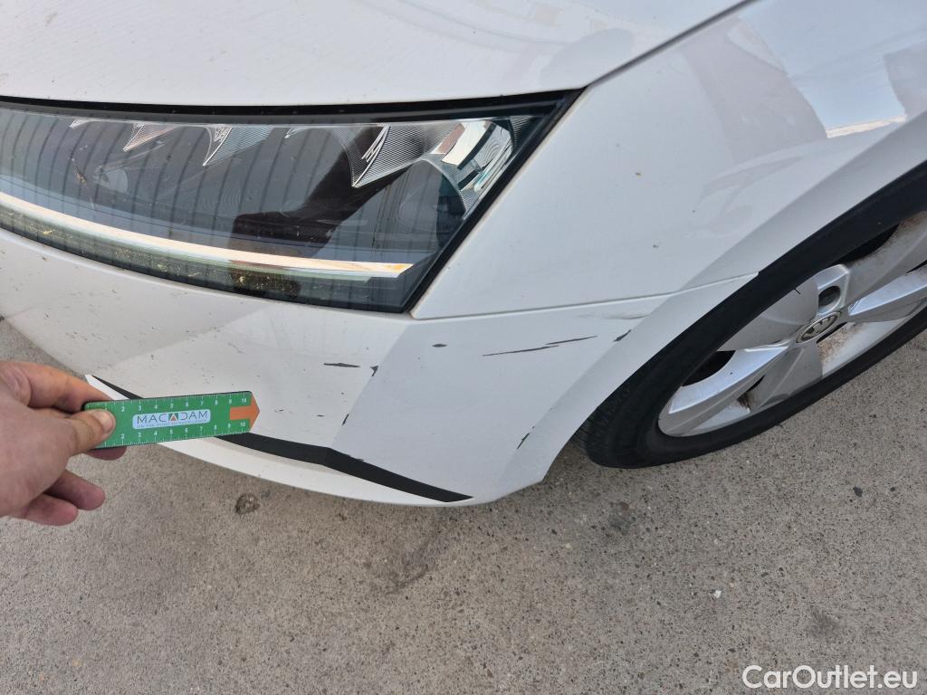  Skoda  Octavia SKODA  / 2020 / 5P / familiar Combi 2.0 TDI 85kW(115CV) Man Ambition #8