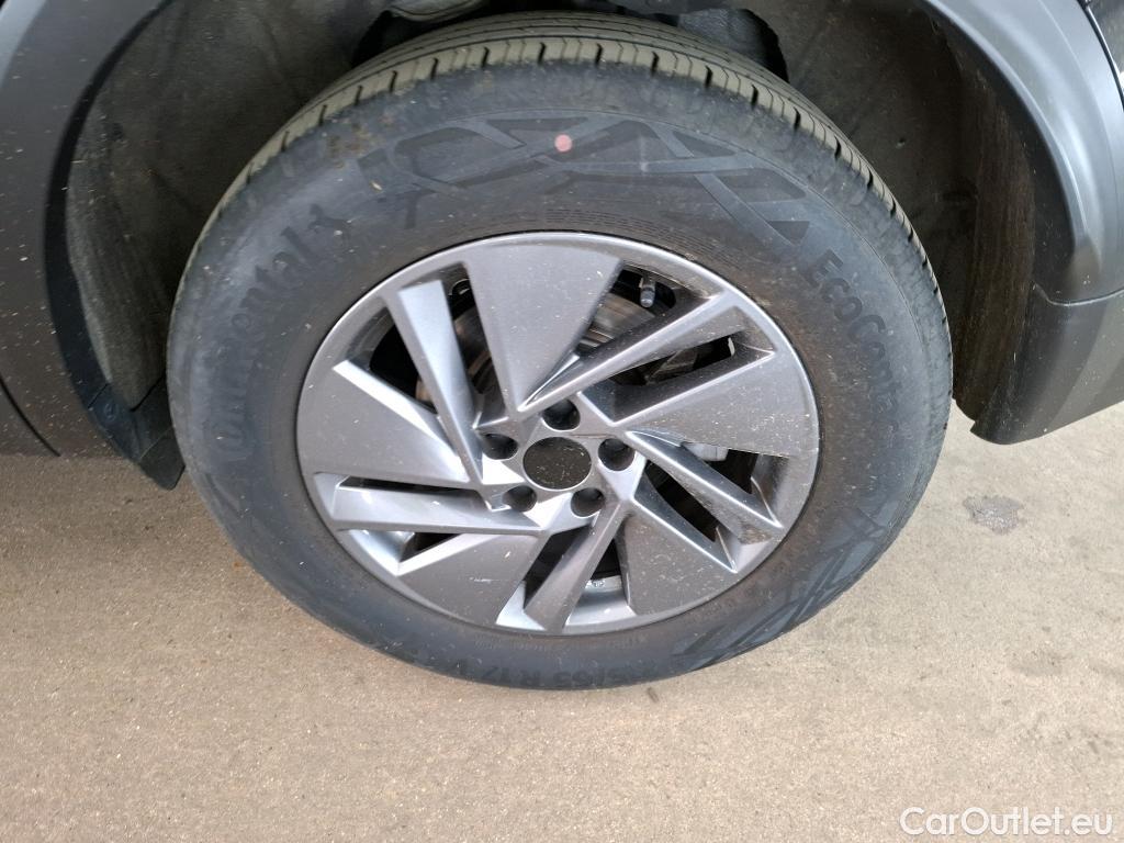  Nissan  Qashqai NISSAN  2021 5P Crossover 1 3 MHEV 158ch Xtronic Acenta #8