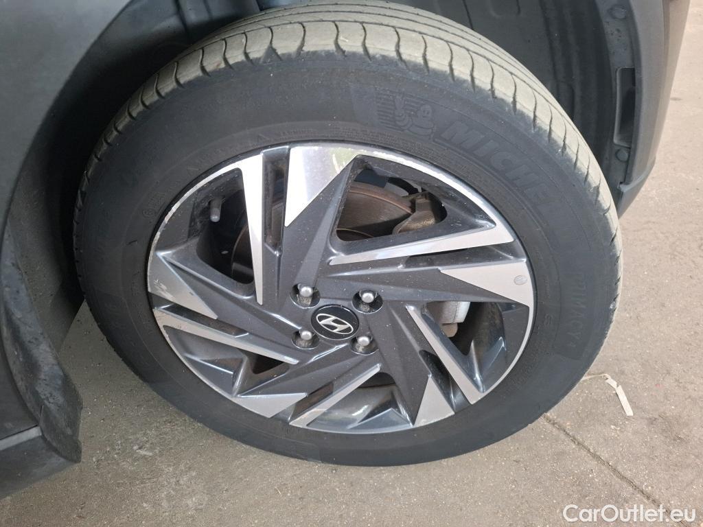 Hyundai  Bayon HYUNDAI  2021 5P SUV 10 T GDI 100 DCT 7 HYB 48V INTUITIVE #50