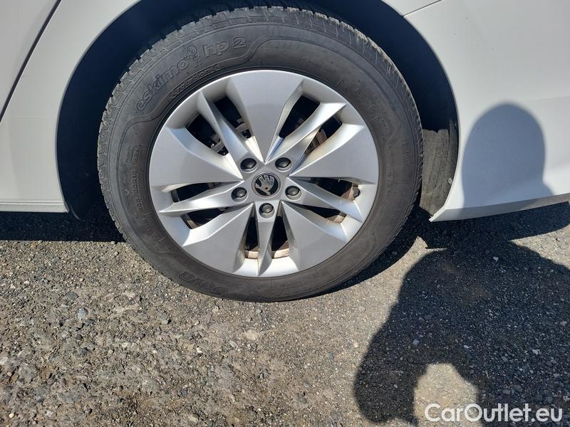  Skoda  Octavia  Lim. (NX3)(2020) Oct.1.5 e-TEC 110 Ambition AT #27