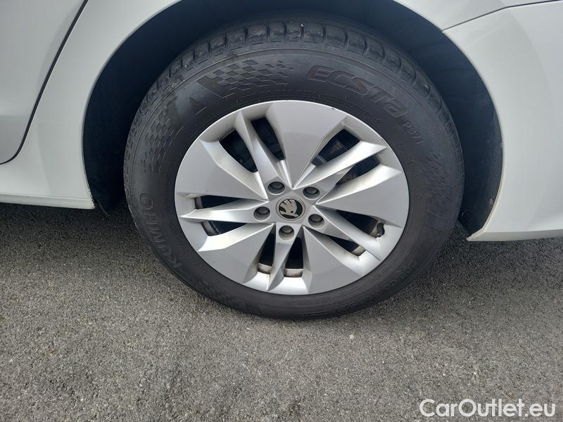  Skoda  Octavia  Lim. (NX3)(2020) Oct. 2.0TDI 110 Ambition AT 5d #8