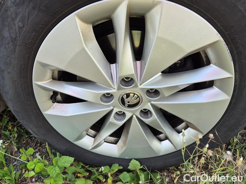  Skoda  Octavia  Lim. (NX3)(2020)  1.5TSI 110 Ambition 5d #24