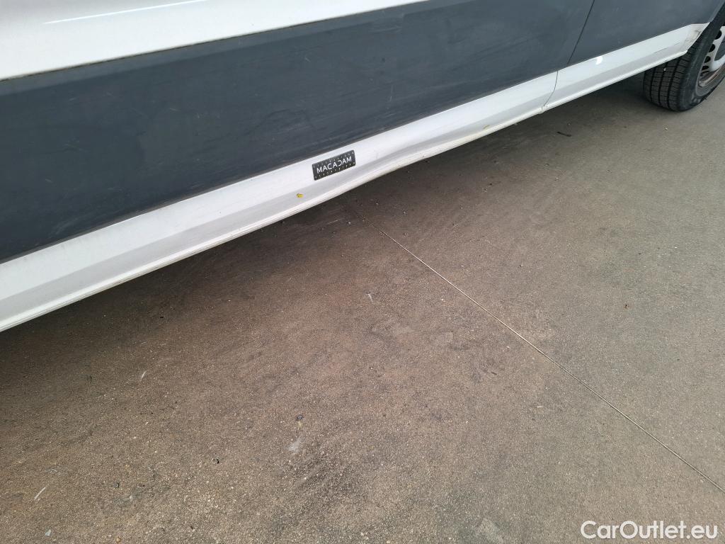  Volkswagen  Crafter VOLKSWAGEN   2017  4P  Fourgon tôlé 2 0 TDI 140 35 L4H3 Procab Business Line #32