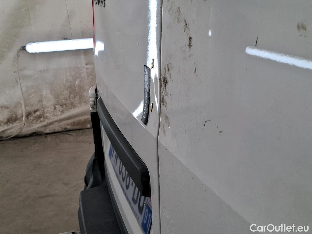 Volkswagen  Crafter VOLKSWAGEN   2017  4P  Fourgon tôlé 2 0 TDI 140 35 L4H3 Procab Business Line #40