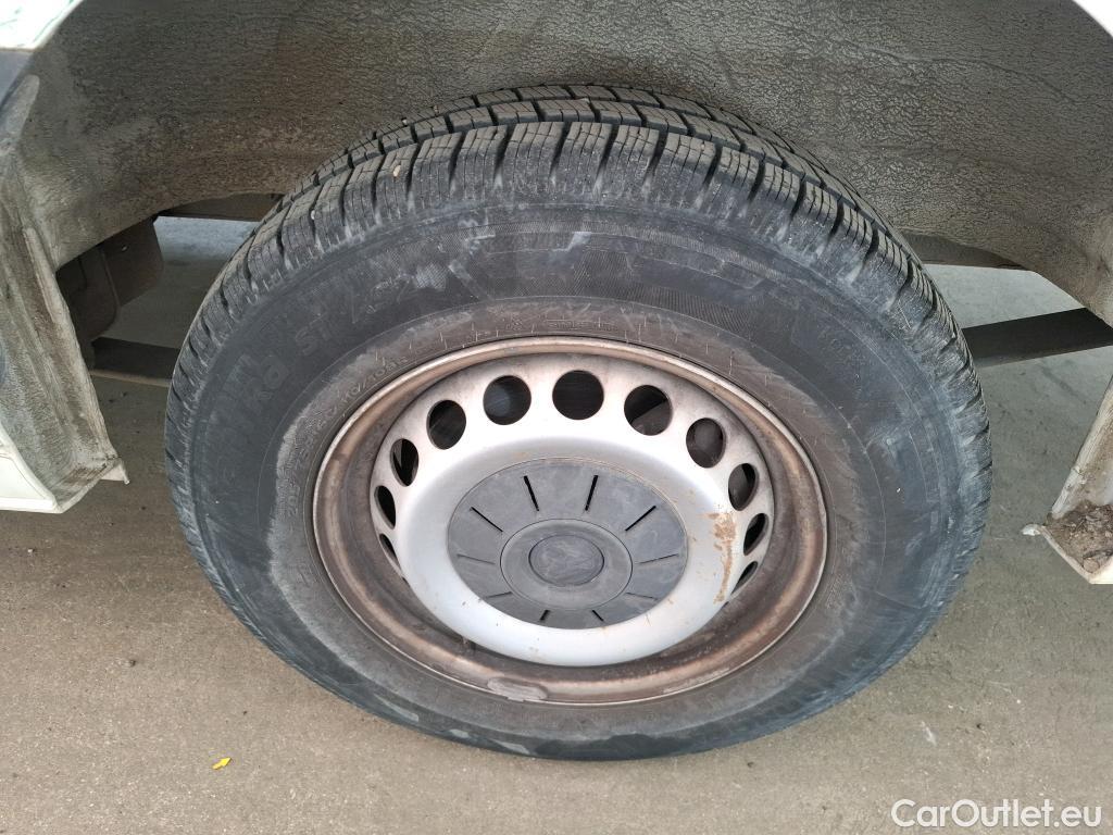  Volkswagen  Crafter VOLKSWAGEN   2017  4P  Fourgon tôlé 2 0 TDI 140 35 L4H3 Procab Business Line #46
